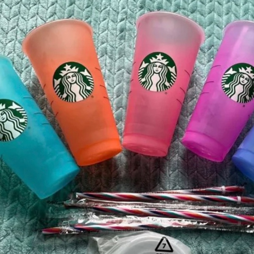Starbucks Set of 2 Mystery Color changing cups - Picture 3 of 16